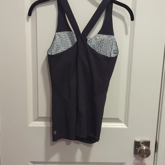 Crane and Lion workout tank top with built in bra - Picture 2 of 3